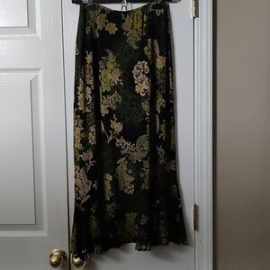 Choices  black and milti green floral print skirt  Sz M Petite